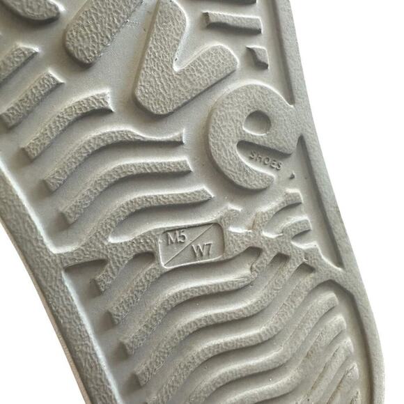 Native Jefferson Classic Slip On Shoe Women's 7 Gray White Lightweight - Picture 7 of 7